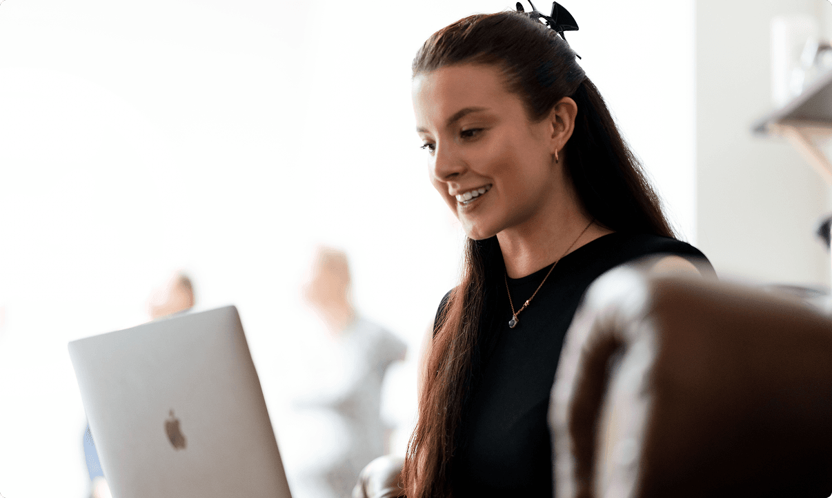 strategist-working-on-laptop