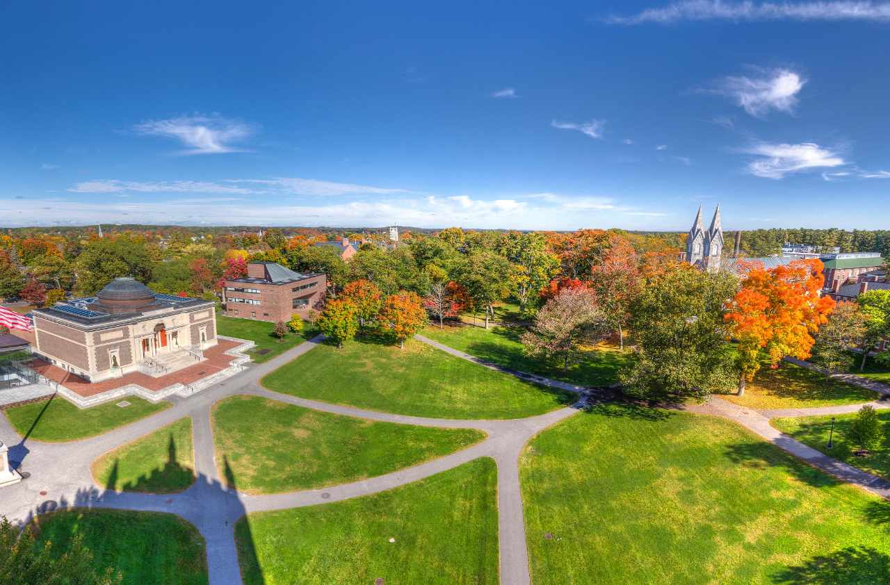 Bowdoin Admits 6.8 % of Students to the Class of 2029