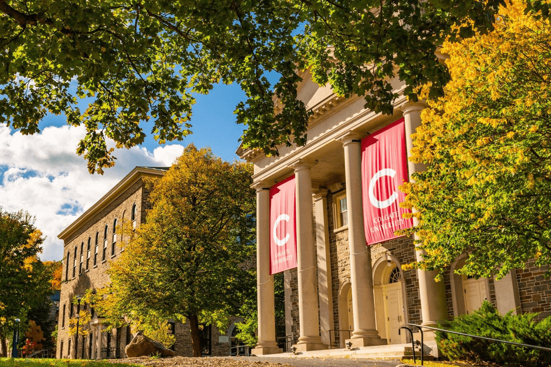 Bí quyết ứng tuyển Đại học khối Ivy League: Điểm số, ngoại khoá