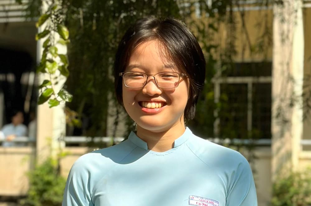 Nữ sinh giành học bổng 10 tỷ ĐH Chicago với bài luận về bức ảnh chụp ghế sofa